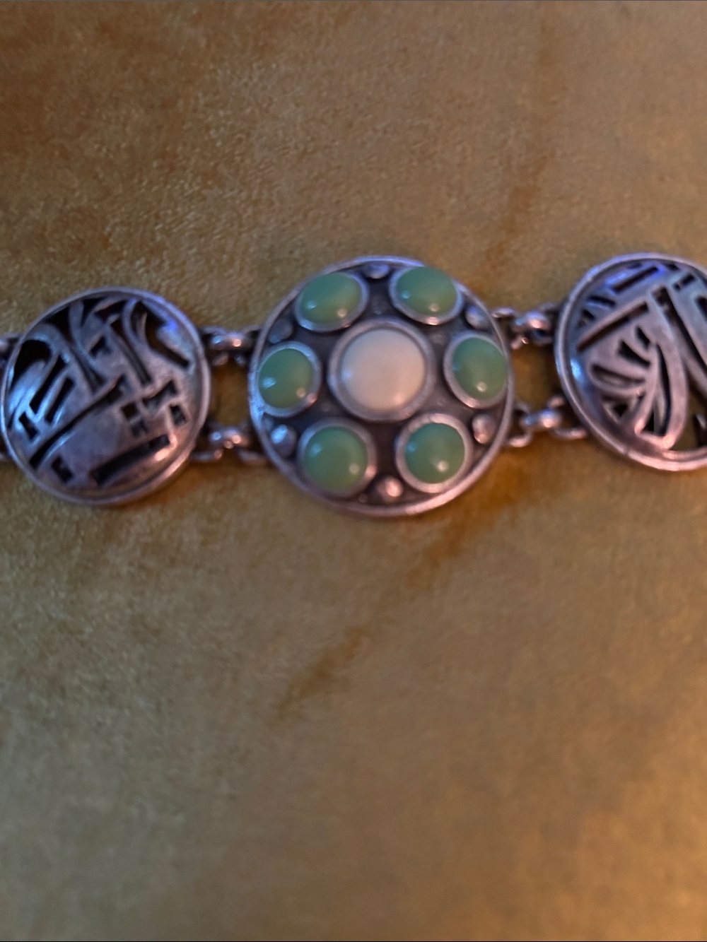 Silver Green Stone Floral Motif Bracelet - Picture 2 of 10